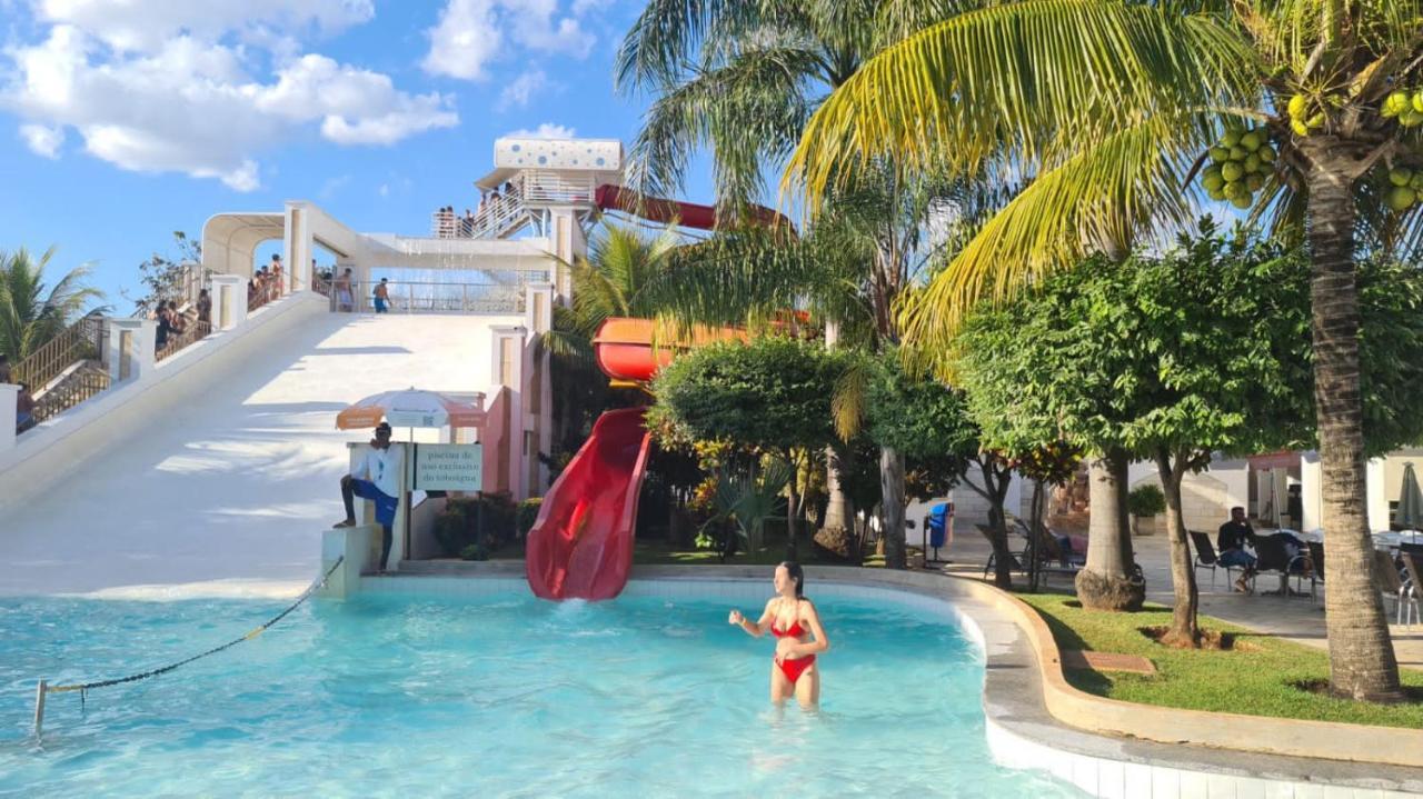 Thermas Lacqua Diroma Com Piscina De Ondas Gratis 24Horas Caldas Novas Eksteriør billede
