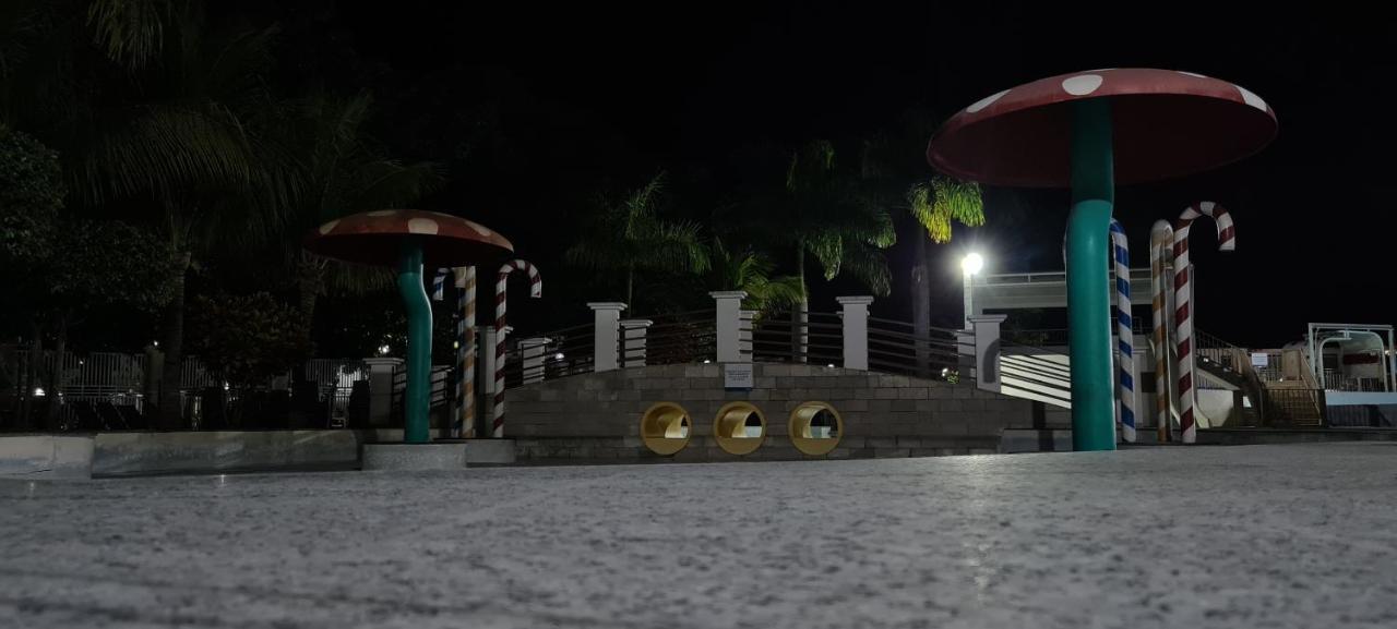 Thermas Lacqua Diroma Com Piscina De Ondas Gratis 24Horas Caldas Novas Eksteriør billede